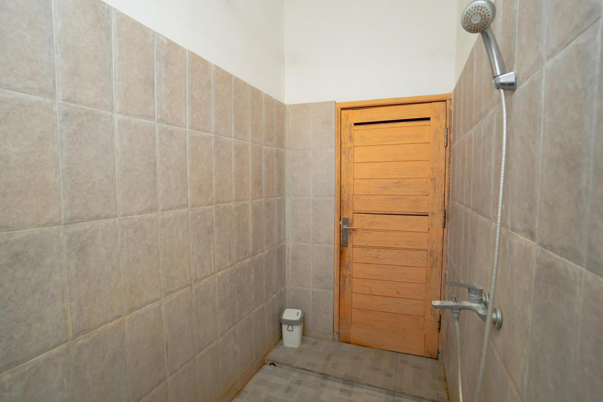 Reddoorz Syariah Near Lombok Epicentrum Mall Mataram Exterior foto